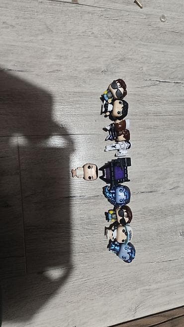 Набор мини-фигурок в стиле Funko (chibi) с крупными головами. В