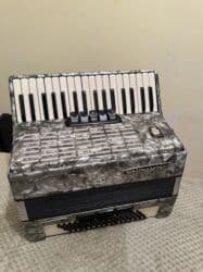 Барабаны: Продаю Германский аккордеон абалы жакшы уйронуго ынгайлуу футляры жок — 2