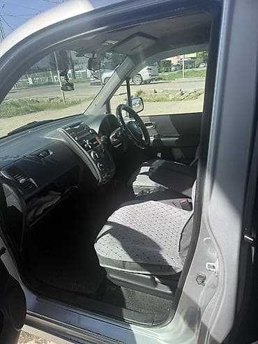 mitsubishi challenger: Honda Mobilio: 2005 г., 1.5 л, Минивэн — 4