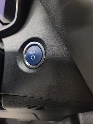 срочно в связи с переездом: Toyota Corolla: 2024 г., 1.8 л, Вариатор, Бензин — 10