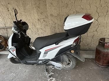 Скутер 50 см³ (вариатор) - Кузов: белый с черными и красными