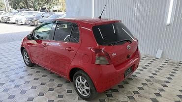 byd e7: Toyota Vitz: 2005 г., 0.1 л, Автомат, Бензин, Хэтчбэк — 2