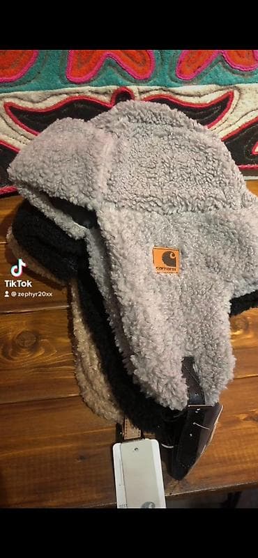 Плащи: Ушанки тэдди Carhartt в наличии в двух цветах: серые и черные. Очень — 1