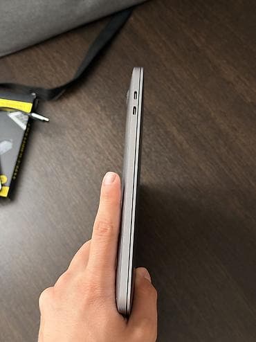 Ноутбуки Apple (MacBook): MacBook Pro 13 M1 (8/512 GB) Space Gray в очень хорошем состоянии — 8
