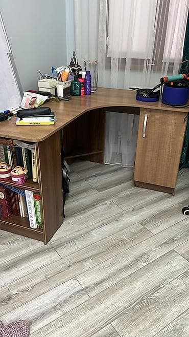 Компьютерный стол, Угловой