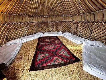 деревянные брусья: Юрта традиционной конструкции для размещения группы. - Каркас — 4