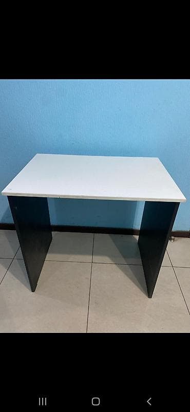 Компьютерные столы: Письменный/компьютерный стол компактного размера. - Прямоугольная — 3