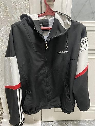 зимние перчатки: Спортивная ветровка с капюшоном adidas (логотип на груди и ярлыке) — 2