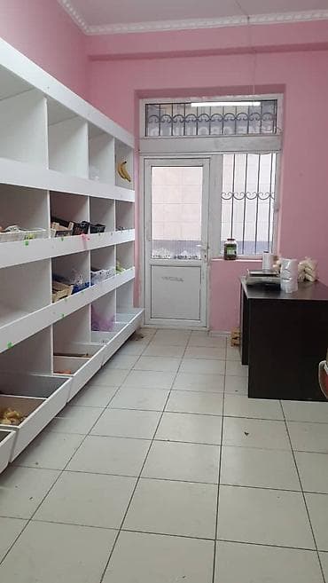 салор: Магазин, В жилом доме, 18 м² Действующий, С ремонтом, Вода, Канализация, Отопление, Отдельный вход — 3