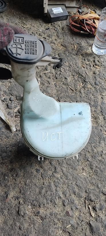 ist: Toyota, 2002 г., Б/у, Оригинал — 2