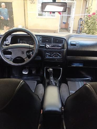Продажа авто: Volkswagen Golf: 1994 г., 1.8 л, Механика, Бензин, Хэтчбэк — 6