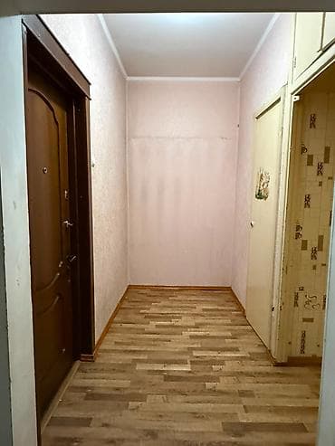 Батирлер: 2 бөлмө, 50 м², 11-мкр 105-серия, 1 кабат, Жаңы ремонт — 1