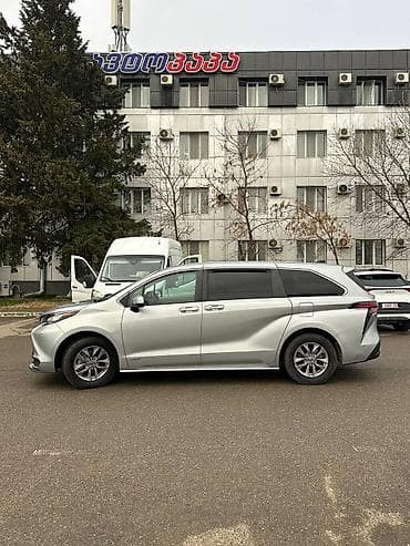 Транспорт: Toyota Sienna: 2021 г., 2.5 л, Гибрид, Минивэн — 6