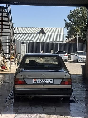 машина сена: Mercedes-Benz E-Class: 1990 г., 2.3 л, Механика, Бензин, Седан — 1