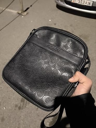 Сумка через плечо с фирменным тиснением монограммой «C». - Цвет