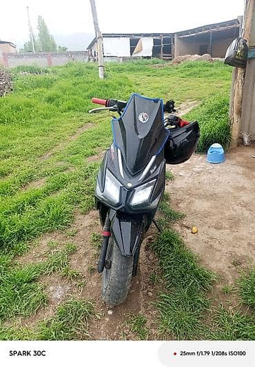 Скутер Spark 30C, черный - Кузов спортивного стиля с острыми линиями