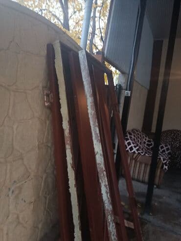 шкаф для документов со стеклом: Менчик үй эщик, Жыгач, Оң кол, түсү - Күрөң — 1