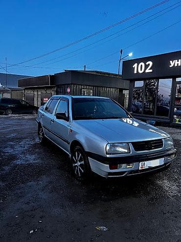 Volkswagen Vento: 1993 г., 1.8 л, Механика, Бензин, Седан
