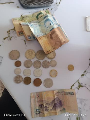 клавишные инструменты: Набор разножанровых монет и банкнот из разных стран Состав по фото: - — 4