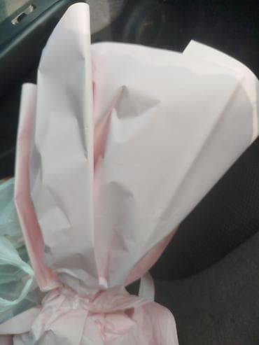 Букет розовых роз в стильной упаковке - Состав: классические розы с