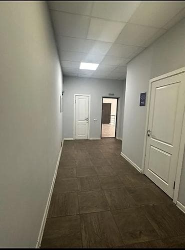 Недвижимость: Аренда офисов, 37 м², В административном здании, С видом на горы, 1 линия, С отдельным входом — 8