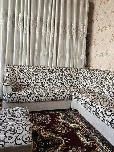 угловой диван на кухню: Угловой диван с пуфом - Конфигурация: Г‑образный диван с правым углом — 5