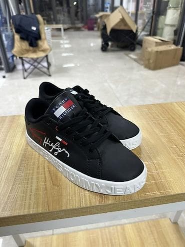 Жеке буюмдар: Эркектердин кроссовкасы, 40, 41, 42, Tommy Hilfiger, Жаңы, түсү - Кара, Өзү алып кетүү, Акысыз жеткирүү — 1
