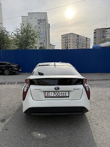 byd e2 2022: Toyota Prius: 2017 г., 1.8 л, Вариатор, Гибрид, Хэтчбэк — 4