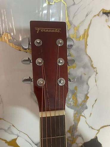 Музыкалык аспаптар: Продаю гитару 🎸 почти не играла Состояние хорошее, без дефектов Нужно — 3