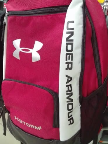 женскую дорожную сумку на колесах: Продаю новые спортивные сумки, Фирма: UNDER ARMOUR. Качество — 9