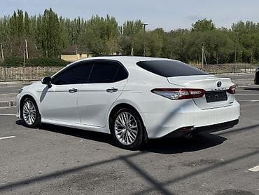 Toyota Camry: 2018 г., 2.5 л, Автомат, Гибрид, Седан — 6