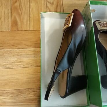 шлепка: Почти новые лакированные босоножки. Очень удобные, размер 39 — 3