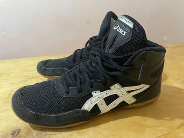 махачев полузамок: Кроссовки для борьбы ASICS Matflex (черные с белыми полосами). - — 2