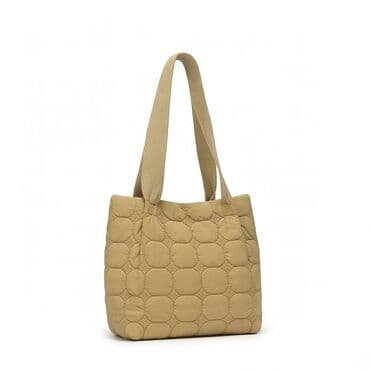 кызыл барсетка: Сумка-тоут из гладкой фактурной натуральной кожи в оттенке тауп. - — 2