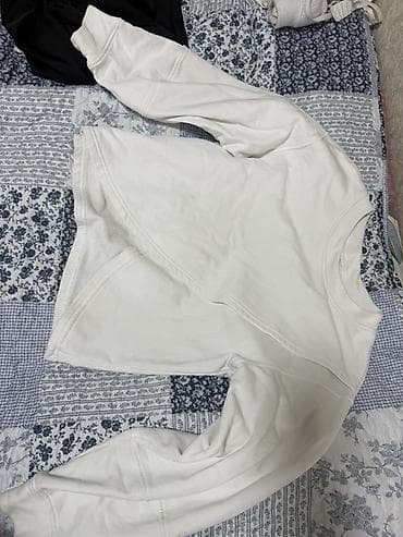 Атайын кийим: Набор женской одежды (4 предмета) 1) Вязаный свитер молочного цвета с — 3