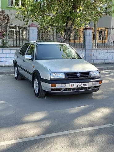 Volkswagen Vento: 1993 г., 1.8 л, Ручные, Бензин, Седан