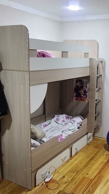 двухъярусные кровати с матрасом: Продаю 2хярусную кровать в комплекте 2 матраса есть отделения снизу — 1