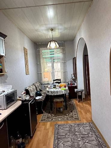 Кыймылсыз мүлк: 📌 Барак үй сатылат ♦️Район: Кудайберген ♦️Аянты: 80м2 ♦️Участок: 2 — 2