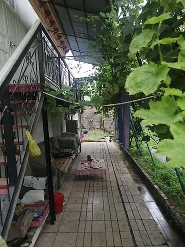 хата кызыл кыя: Продаётся дом с двором и садом в Ошском районе, ул. Джим, 49. - — 3
