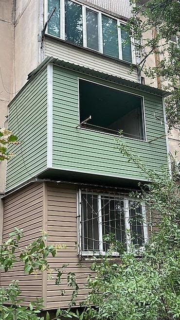 Услуги по строительству и ремонту: Обшивка балконов и лоджий сайдингом под ключ. Что делаем: - Наружная — 2