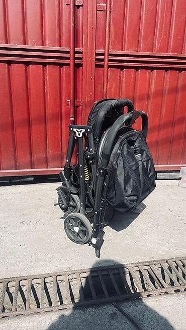 муфта для коляски: Прогулочная коляска-трость (складная), чёрная с принтом «космос» — 4