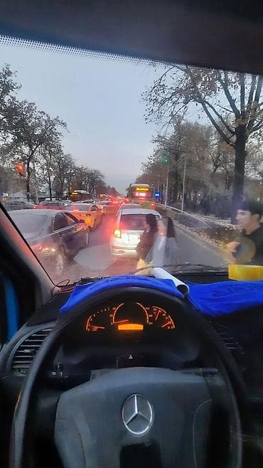 Портер, жүк ташуу: Буйрутма берүү Мерседес жүк ташуучу спринтер — 4