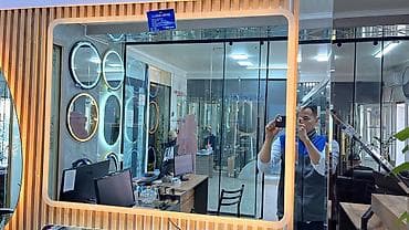 раковина с тумбой и зеркалом в ванную: Зеркала с сенсорной подсветкой Модели и характеристики: - Круглое — 8