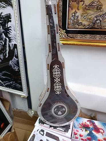 Акча чогултуучу кутулар: Копилка в форме Комуз - Тематический дизайн: корпус выполнен в виде — 5