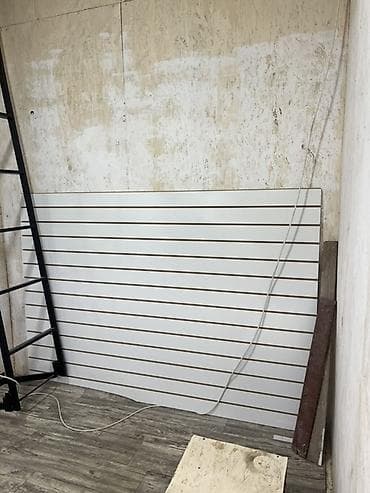 полка витирина: Торговое оборудование для магазина/рынка: - Панели-рейки (slatwall) — 3