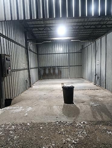 старый замок: Действующий бизнес. Сдается в аренду самомойка. 2 бокса. цена — 3