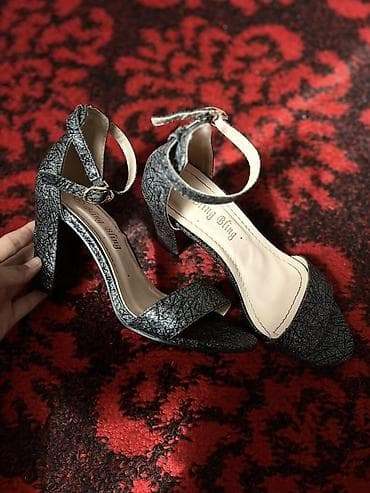 Женские босоножки на каблуке - Цвет: черный с легким металлическим