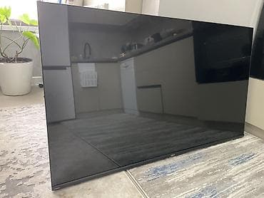Телевизор KONKA, диагональ около 55–60". Особенности: - Безрамочный