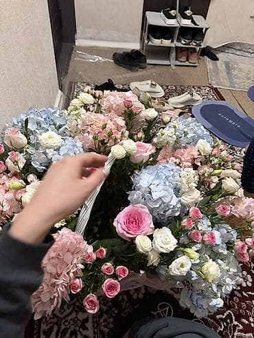 51 роза цена: Большая цветочная композиция в корзине - Состав: пышные соцветия — 4