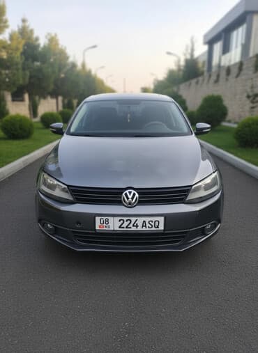 bud e5: Volkswagen Jetta: 2011 г., Бензин, Седан — 2